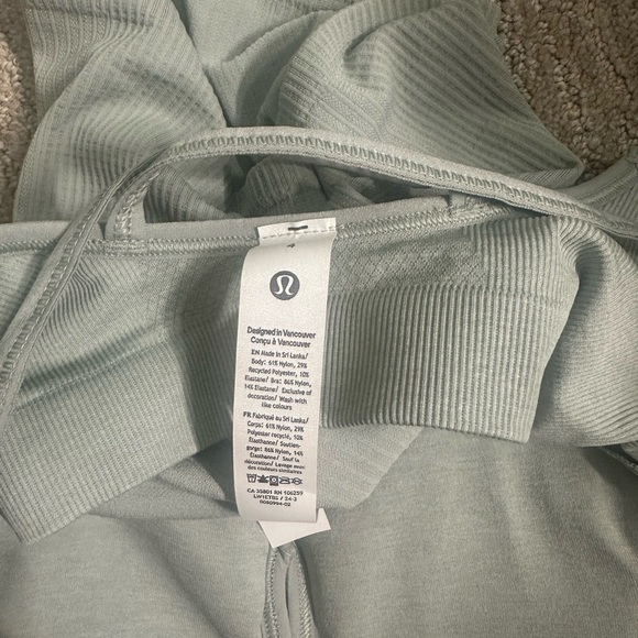 Brand new lululemon top - Picture 5 of 6
